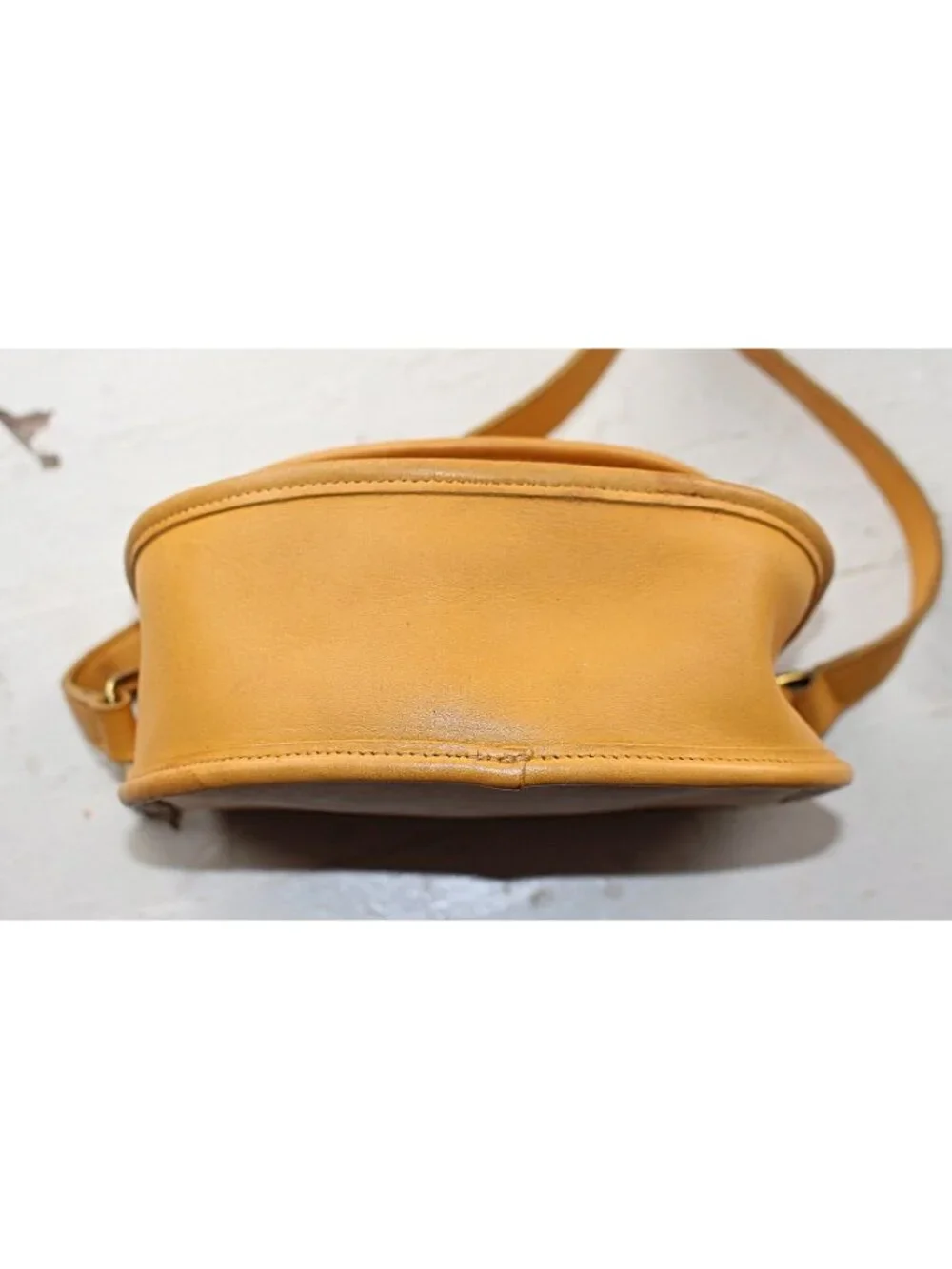 Coach Vintage - Watson Crossbody Bag 9981 in Yellow, Rare Color - USA 1990s